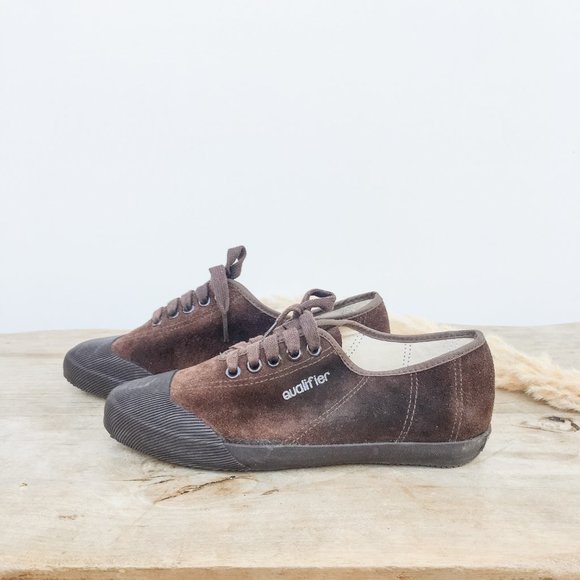 Vintage 80s Suede and Rubber Lace-up Tennis - Picture 4 of 7